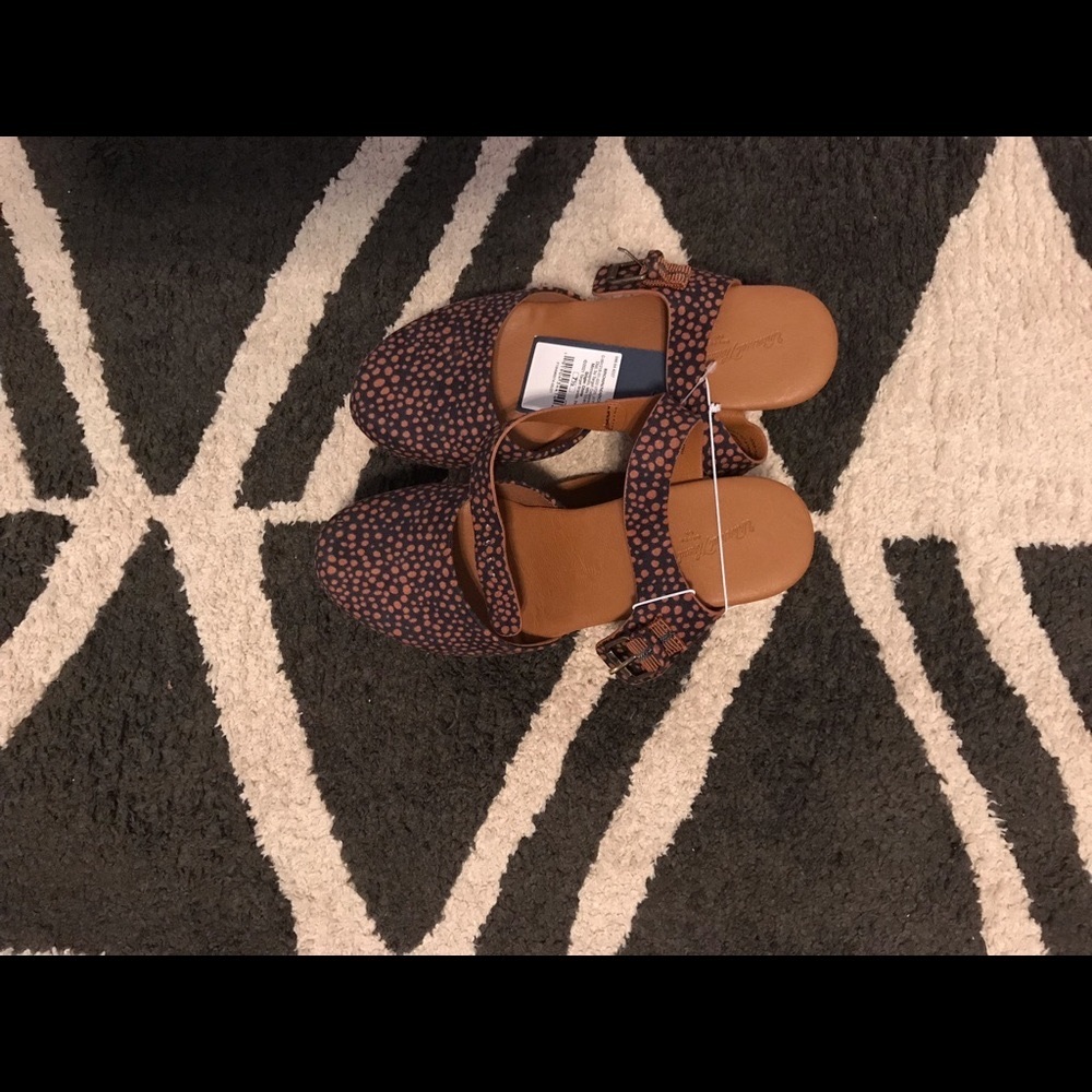 Universal Thread Marcia Heels